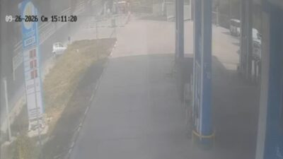 Söke ilçesinde meydana gelen trafik kazasında aracın bir akaryakıt istasyonunun