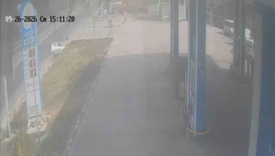 Söke ilçesinde meydana gelen trafik kazasında aracın bir akaryakıt istasyonunun