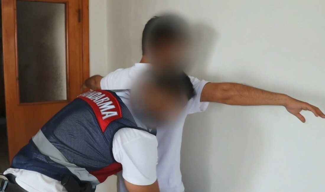 Mersin’de, sahte sosyal medya hesapları kullanarak bazı kişilerin müstehcen görüntülerini