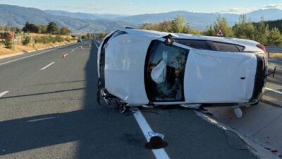 Karabük’ten Bartın istikametine seyir halindeki bir aracın su kanalına girerek