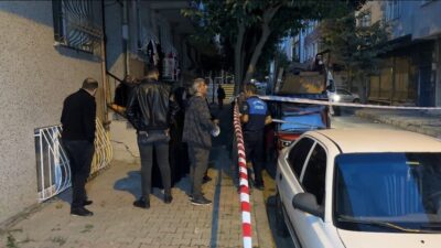 Sultangazi ilçesinde bulunan iki apartmanın duvarlarında çatlamalar meydana gelmesi sonucu
