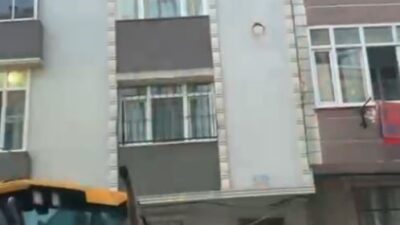 Sultangazi’de, inşaat temeli çalışmaları sırasında bir binanın temelinde kayma meydana