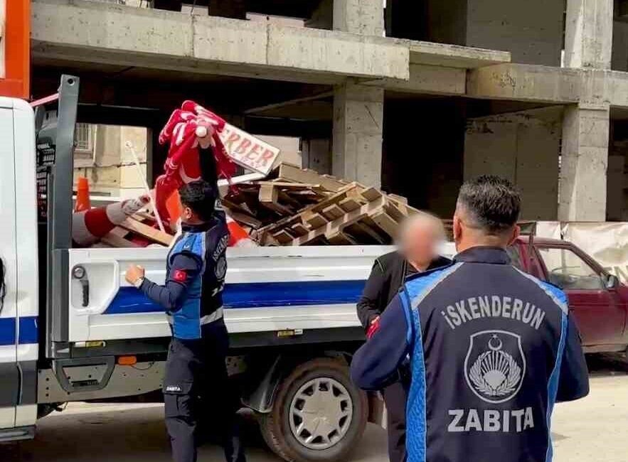 İskenderun Belediyesi Zabıta Müdürlüğü ekipleri, İskenderun ilçesinde kaldırım işgallerine karşı
