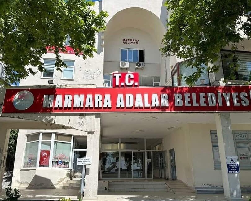 Marmara Adalar Belediyesi’nde görevli bir memur olan Z.Ş., Belediye Başkanı
