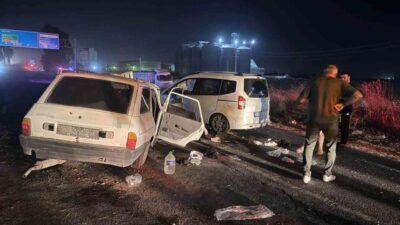 Tarsus ilçesinde meydana gelen trafik kazasında, bir aracın karşı şeride