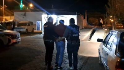 Tatvan ilçesinde polis ekipleri tarafından durdurulan bir araçta, içerisine metal