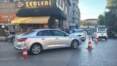 Tavşanlı ilçesinde meydana gelen trafik kazasında otomobil ile motosiklet çarpıştı,