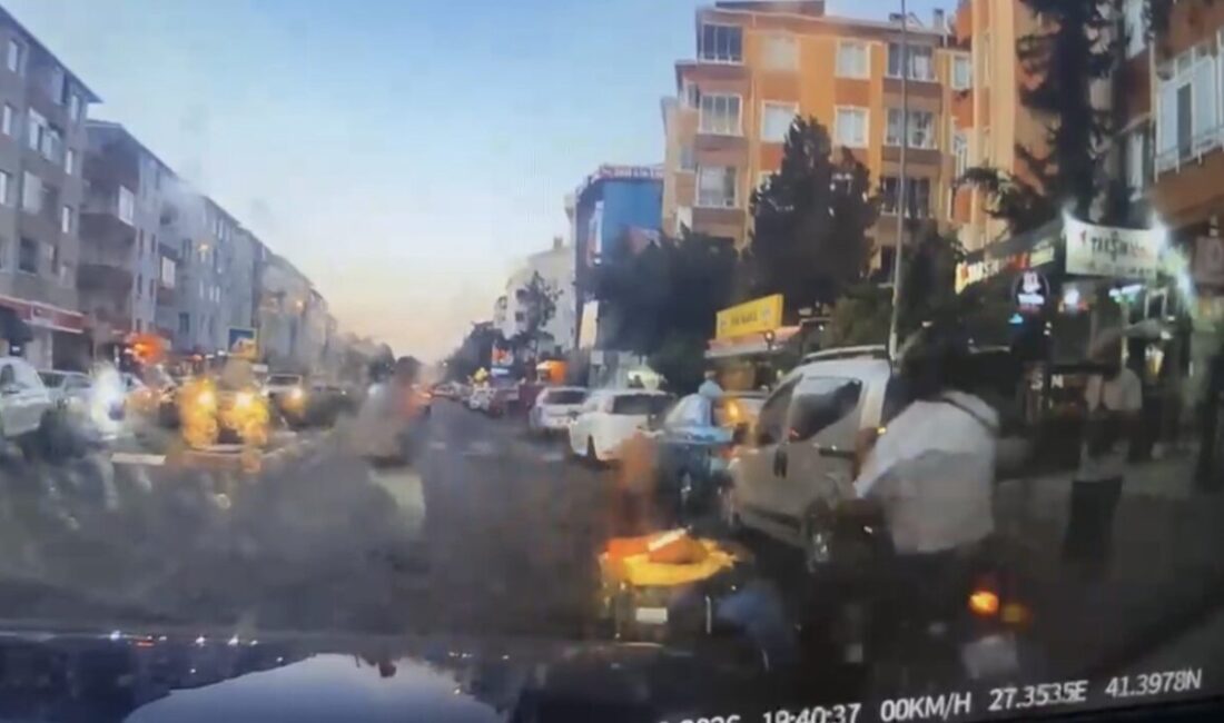 Lüleburgaz ilçesinde, yaya geçidinden geçmekte olan bir tekerlekli sandalyedeki vatandaşa
