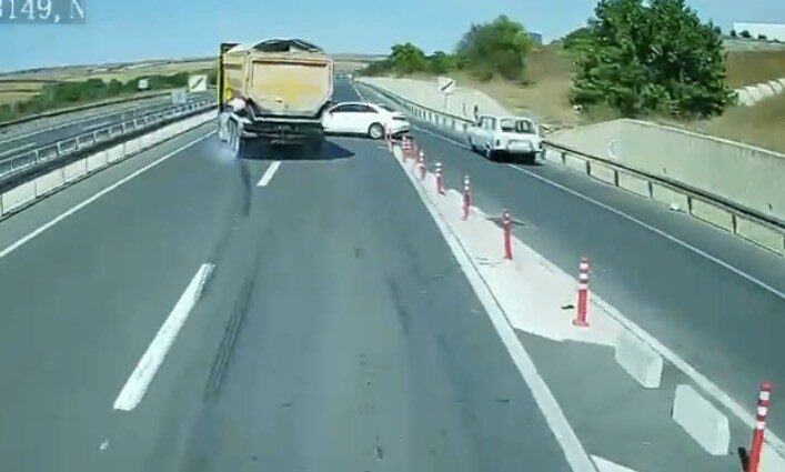 Çorlu Çevre Yolu’ndaki Hatip Mahallesi girişinde, kontrolsüz bir şekilde dönüş