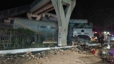 Aydın’ın Söke ilçesinde meydana gelen bir kaza sonucunda tır üst