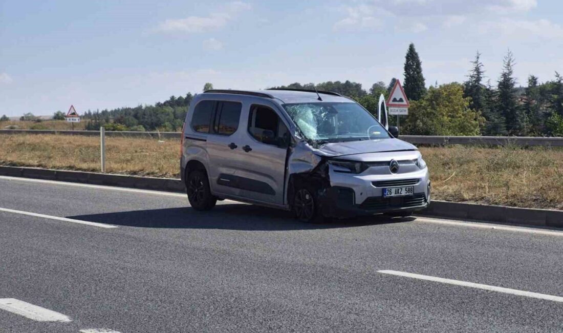 Eskişehir’de, Organize Sanayi Bölgesi yakınlarında meydana gelen trafik kazasında, tıra
