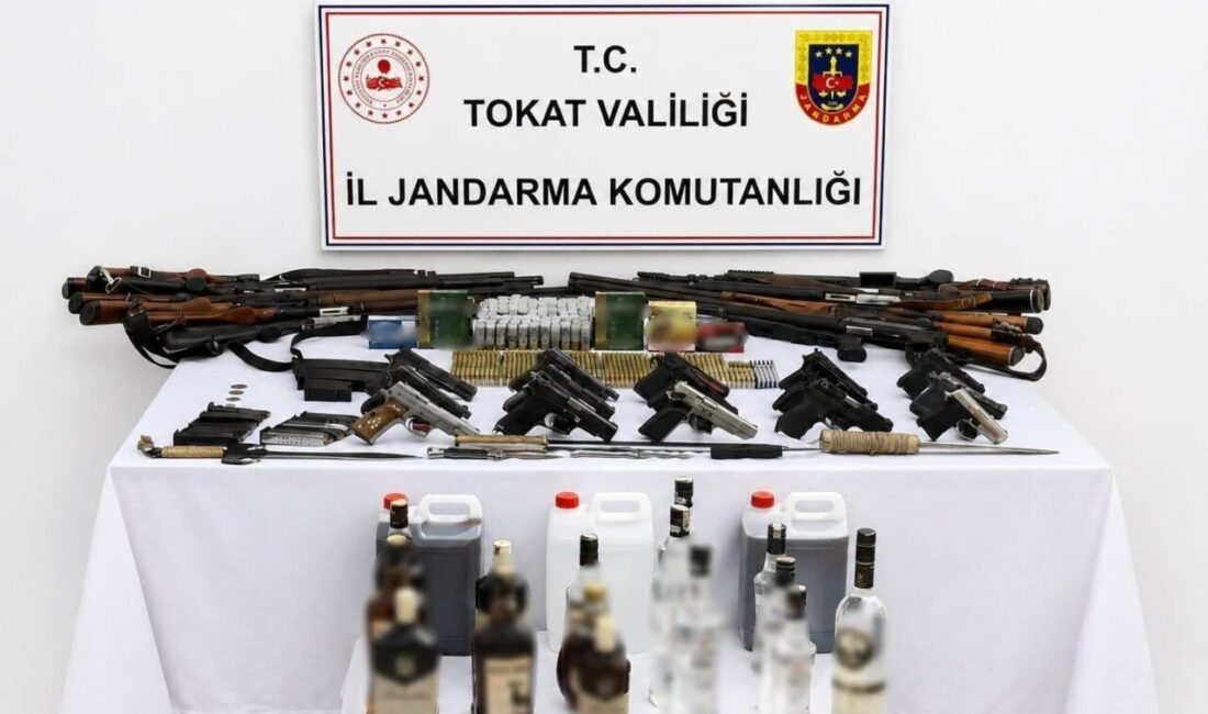 Tokat’ın Niksar ilçesinde Jandarma ekipleri tarafından gerçekleştirilen eş zamanlı operasyonda