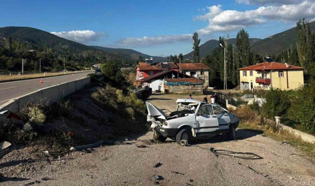 Tokat’ta meydana gelen trafik kazasında, kavşakta çarpışan iki otomobil sonucunda