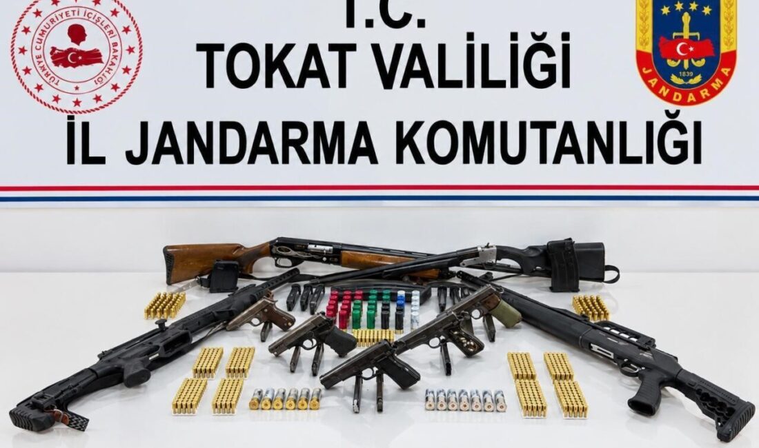 Yeşilyurt ilçesinde gerçekleştirilen bir operasyonda birçok ruhsatsız silah ve mühimmat