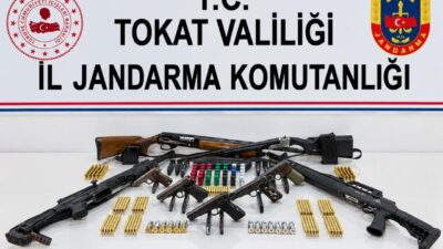 Yeşilyurt ilçesinde gerçekleştirilen bir operasyonda birçok ruhsatsız silah ve mühimmat