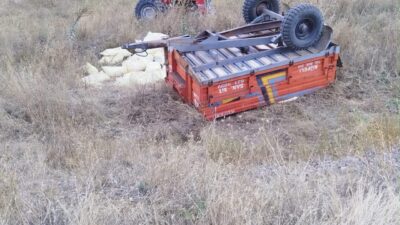 Tomarza ilçesinde meydana gelen trafik kazasında traktörün şarampole devrilmesi sonucu