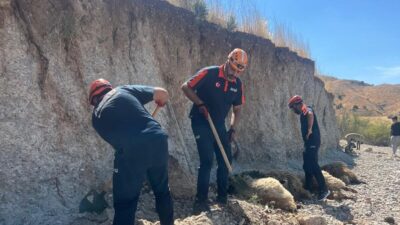 Adıyaman’ın Kahta ilçesinde meydana gelen bir toprak kayması sonucunda, Güzelçay