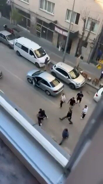 Bursa’da, trafik anlaşmazlığı yüzünden çıkan kavga nedeniyle birbirine giren iki