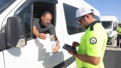 Hatay’da Trafik Denetleme Şube Müdürlüğü ekipleri, okul servislerine yönelik gerçekleştirilen