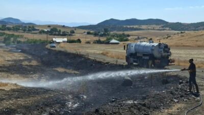 Tunceli’nin Hozat ilçesinde Çağlarca köyü kırsalında meydana gelen yangın, kuru