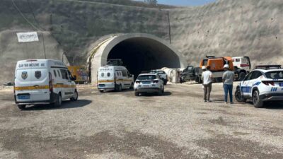 Gaziantep’te, Dülük Tüneli’nde çalışan işçiler demirlerin esnemesi sonucu demir ve