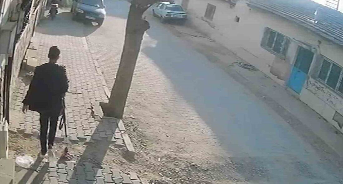 Manisa’nın Turgutlu ilçesinde bir okulun önünde silahla ateş açılması sonucunda