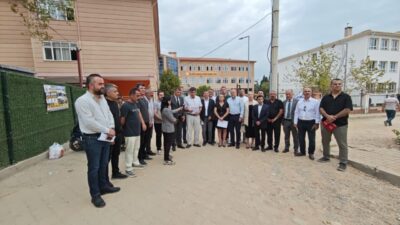 Manisa’nın Turgutlu ilçesinde öğrencilerin okul önünde silahlı saldırıya maruz kalmasının