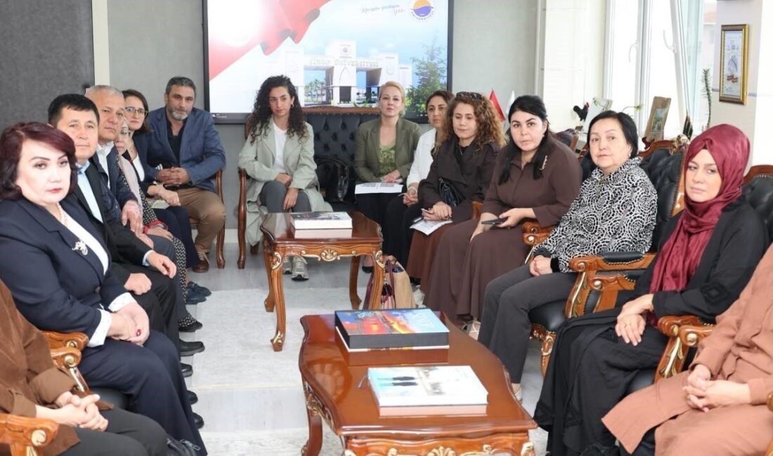 Uluslararası düzenleme kurulu üyeleri, “Türk Halklarının Manevi Entegrasyonu: Dili, Edebiyatı,