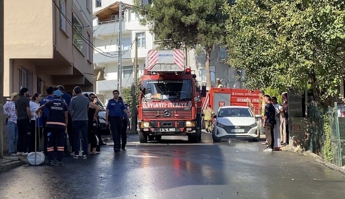 Tuzla ilçesinde, Aydınlı Mahallesi’nde bulunan 2 katlı bir binanın çatısında