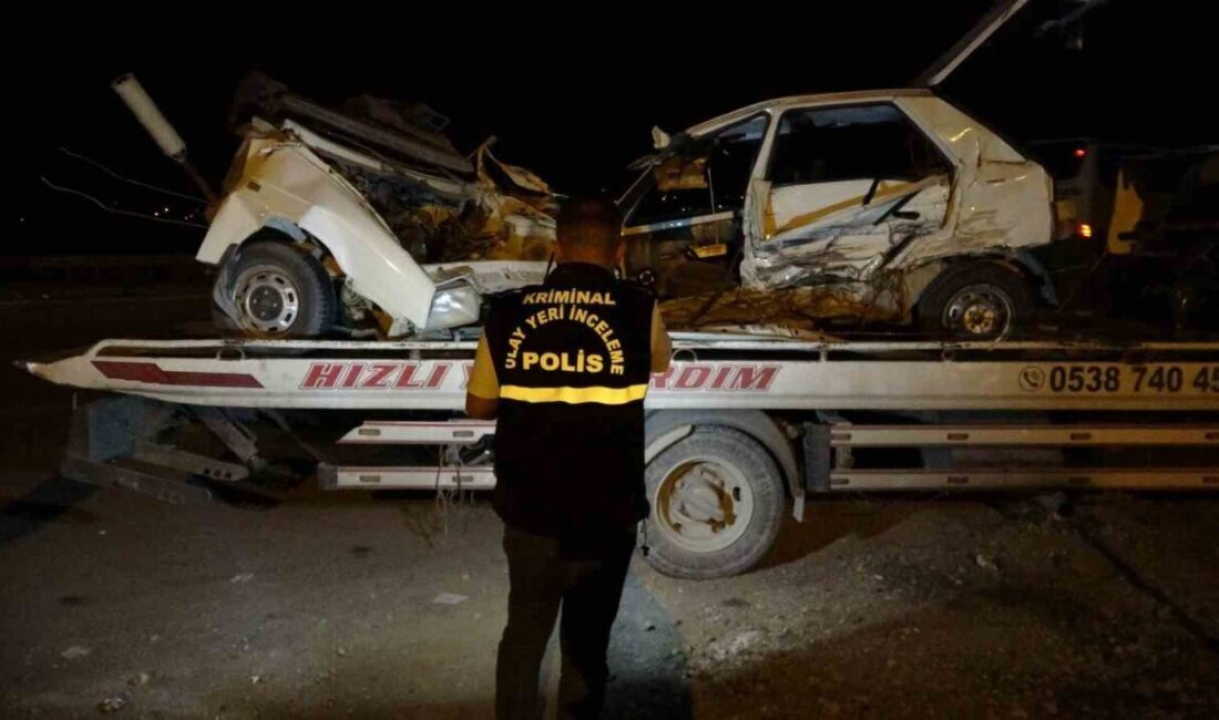Malatya’da meydana gelen trafik kazasında bir aracın ikiye bölündüğü ve