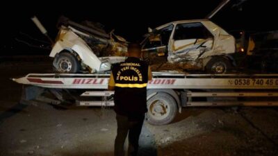Malatya’da meydana gelen trafik kazasında bir aracın ikiye bölündüğü ve