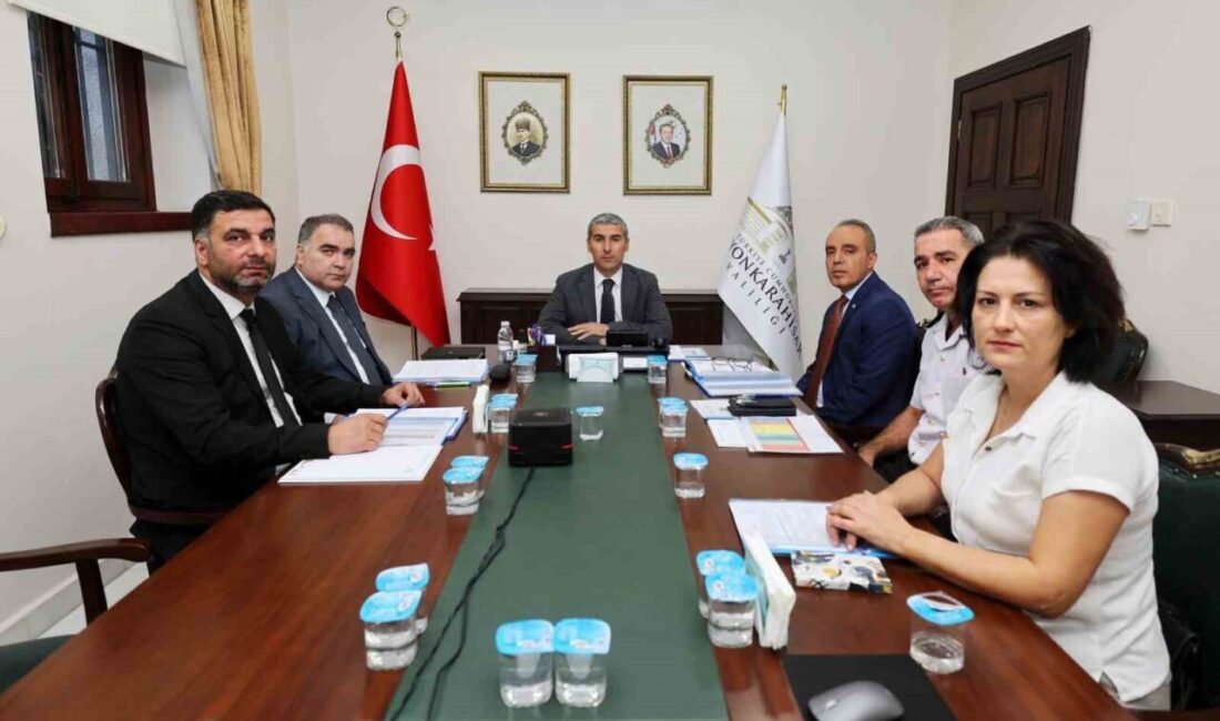 Afyonkarahisar Valisi Dr. Naci Aktaş, “Yurt Güvenliği” konulu toplantıya İçişleri