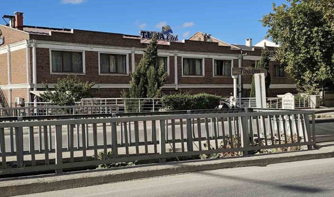 Gelibolu ilçesindeki bir otelde iddiaya göre 2 erkek çocukla uygunsuz