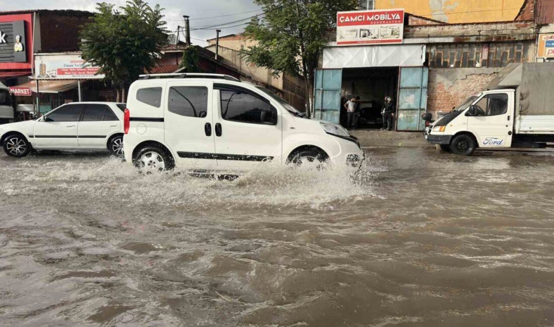 Uşak ilinde kısa sürede etkili olan sağanak ve dolu yağışı,