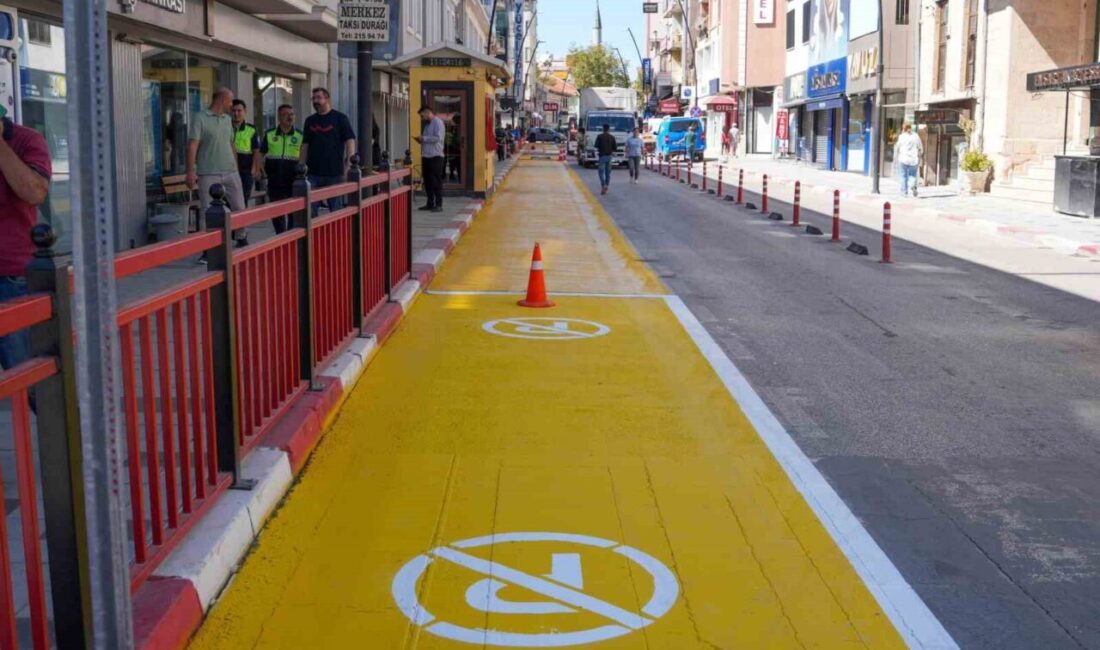 Uşak Belediyesi’nin çalışmaları kapsamında, kent genelindeki yol çizgilerinin yenilenmesi projesi