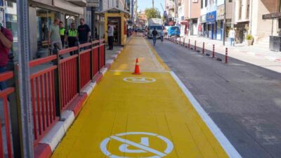 Uşak Belediyesi’nin çalışmaları kapsamında, kent genelindeki yol çizgilerinin yenilenmesi projesi