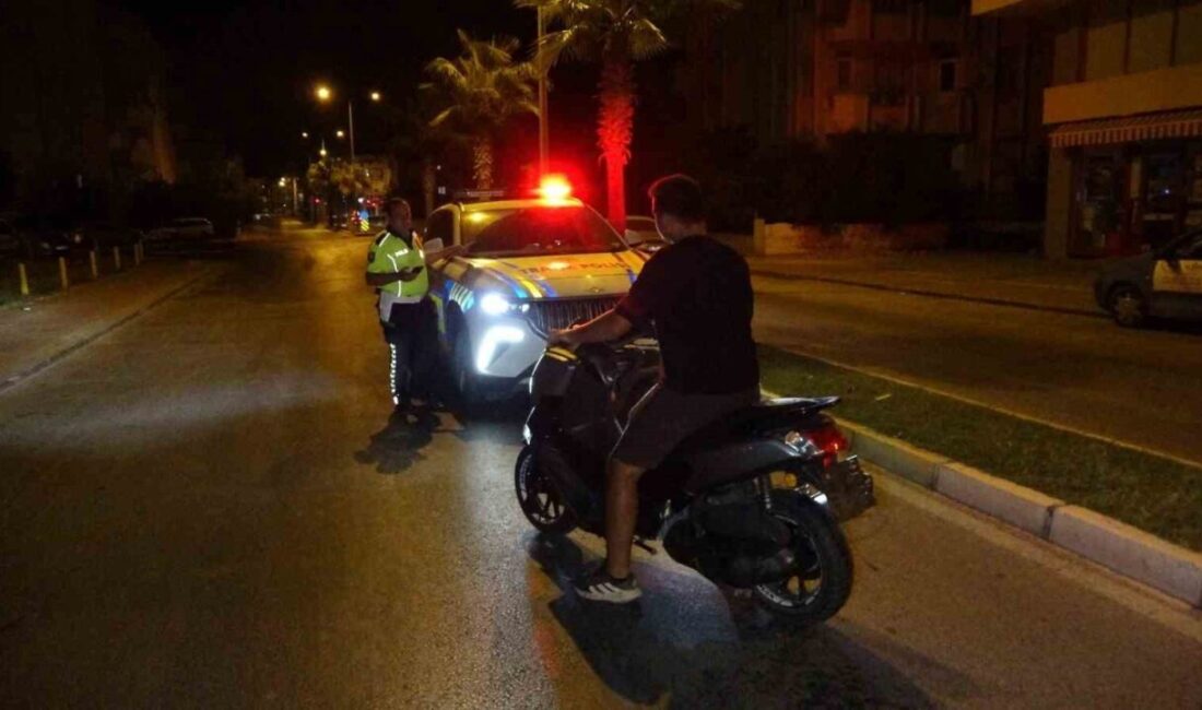 Manavgat ilçesinde, plakasız bir motosiklet sürücüsü, trafik polisinin dur ihtarına