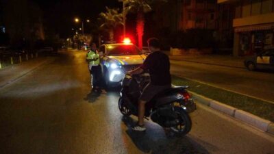 Manavgat ilçesinde, plakasız bir motosiklet sürücüsü, trafik polisinin dur ihtarına