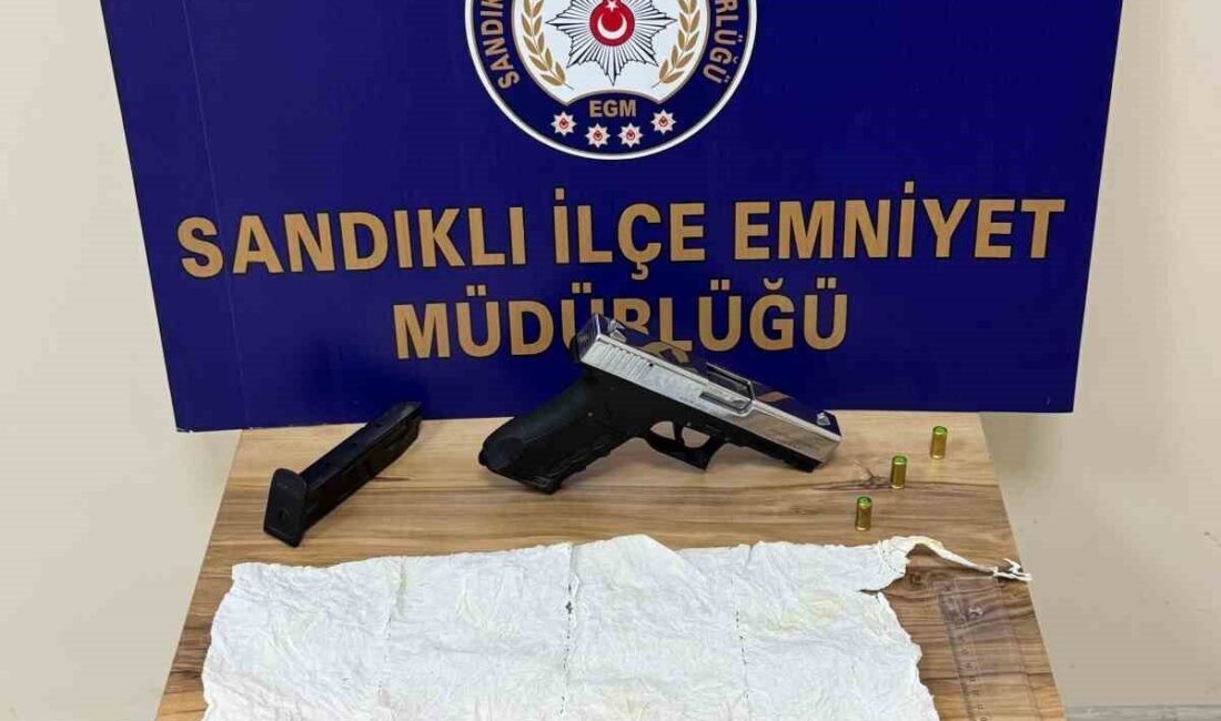 Sandıklı ilçesinde gerçekleştirilen uyuşturucu operasyonunda, polis tarafından gözaltına alınan 2