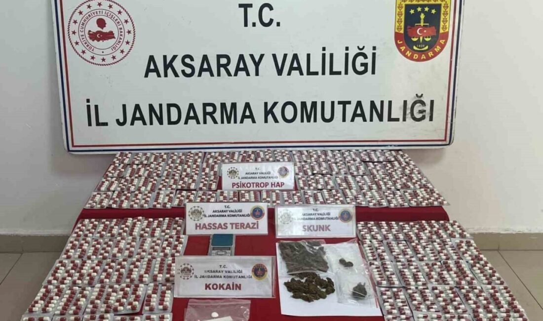 Aksaray’da gerçekleştirilen operasyonda 2 bin 122 adet uyuşturucu hap bulunurken,