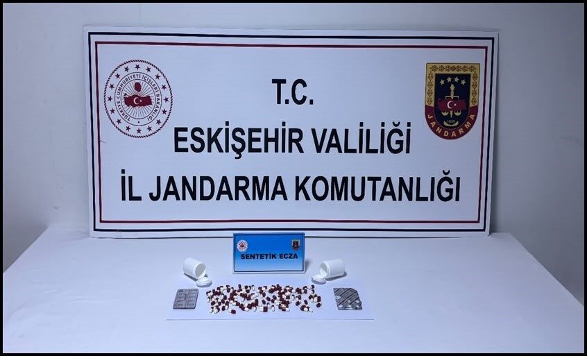 Eskişehir’de jandarmanın yolcu otobüsünü durdurmasının ardından yapılan aramada bir kişinin