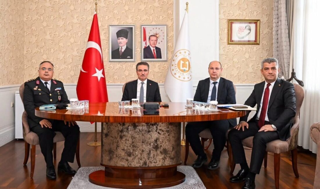 Erzurum Valisi Aydın Baruş, İçişleri Bakanı Mustafa Çiftçi ve Millî