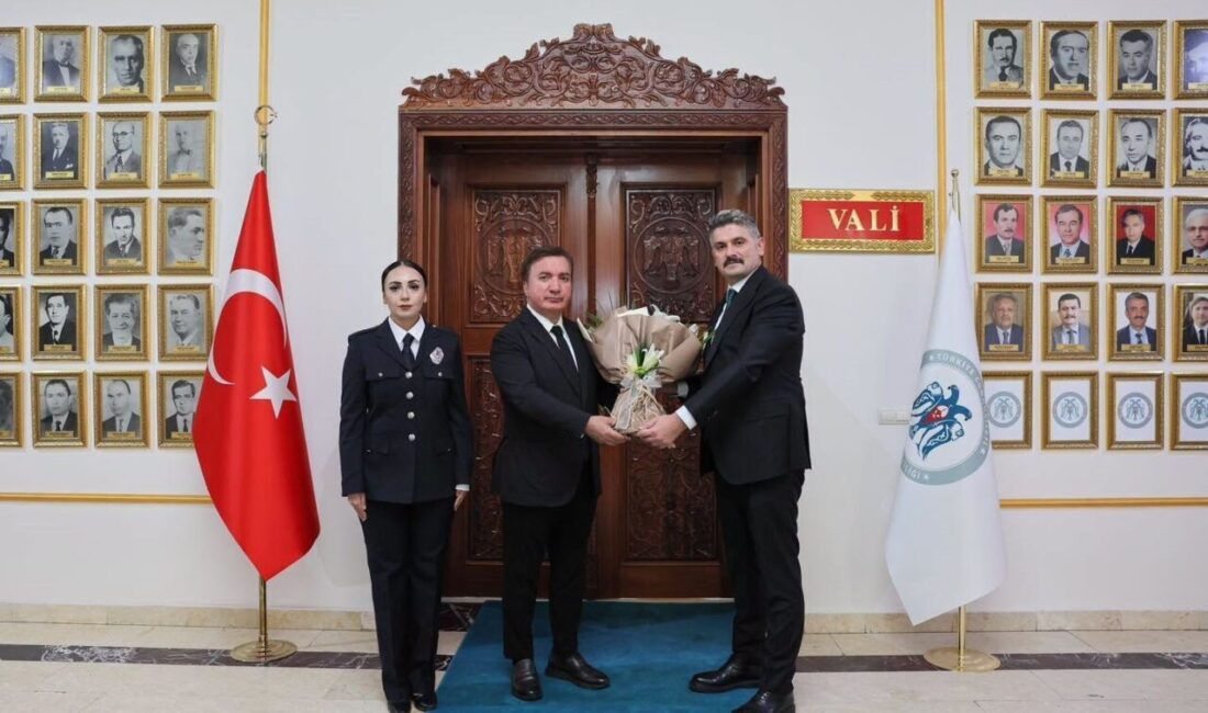 Erzincan Valisi Hamza Aydoğdu, İl Emniyet Müdürü Esat Feryadi Doköz’ü