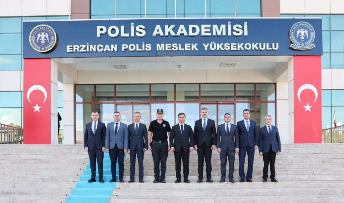 Erzincan Valisi Hamza Aydoğdu, yeni atanan İl Emniyet Müdürü Esat