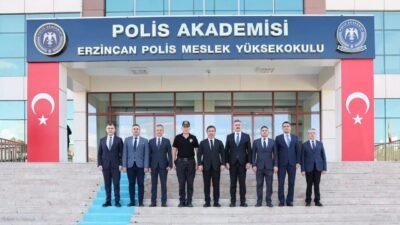 Erzincan Valisi Hamza Aydoğdu, yeni atanan İl Emniyet Müdürü Esat