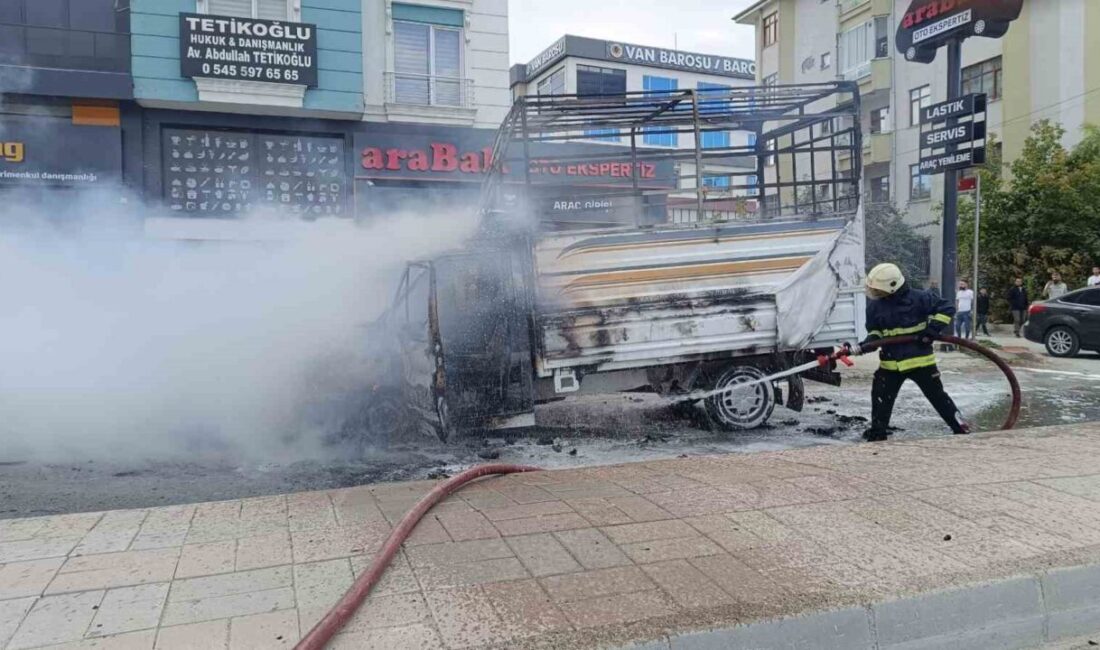 Van’ın İpekyolu ilçesinde bir kamyonet park halindeyken alev aldı. Sabah
