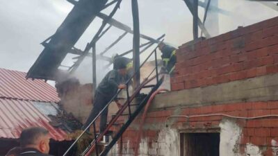 Samsun’un Vezirköprü ilçesinde meydana gelen samanlık yangını, itfaiye ekiplerinin hızlı