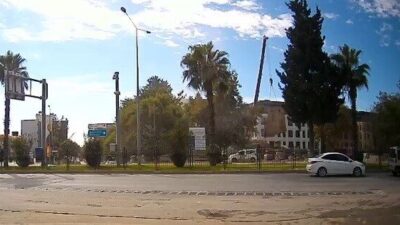 Adıyaman’da vinçten düşen bir beton blok, çevredeki vatandaşları korkuttu. Adıyaman