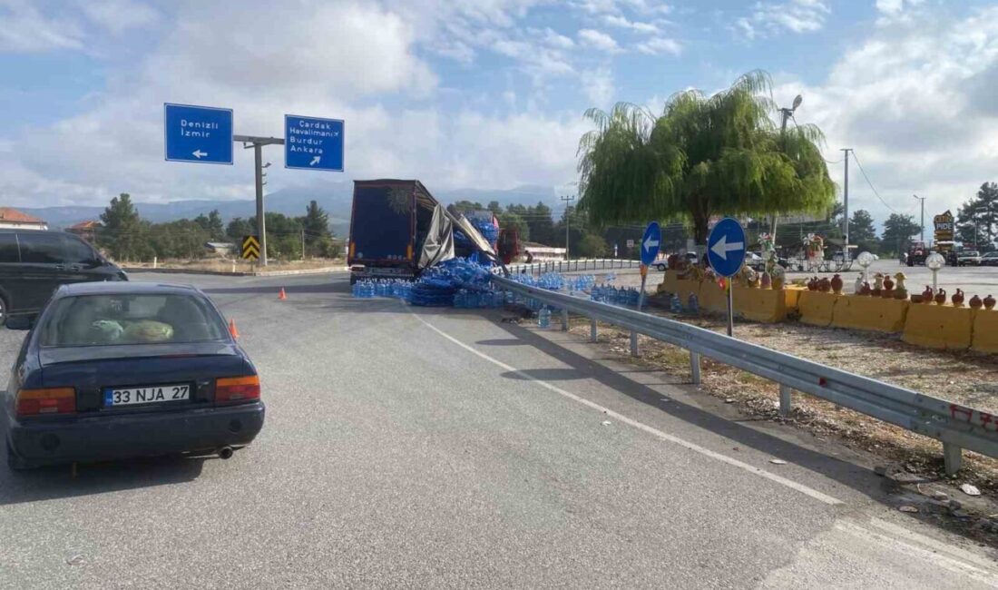 Denizli’nin Bozkurt ilçesi girişindeki bir kavşakta meydana gelen trafik kazasında,