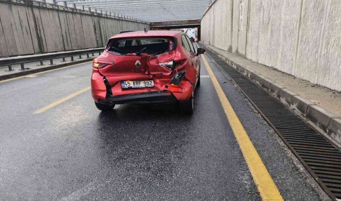 Aydın’da yaşanan yoğun sağanak yağış akşam saatlerinde trafik kazalarına neden